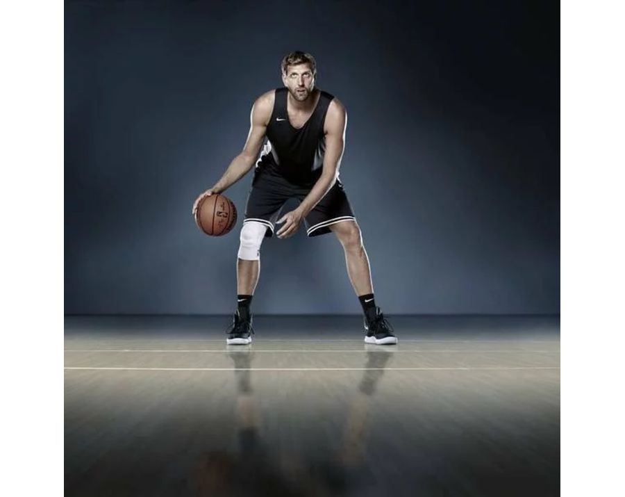 BAUERFEIND Sports Knee Support NBA