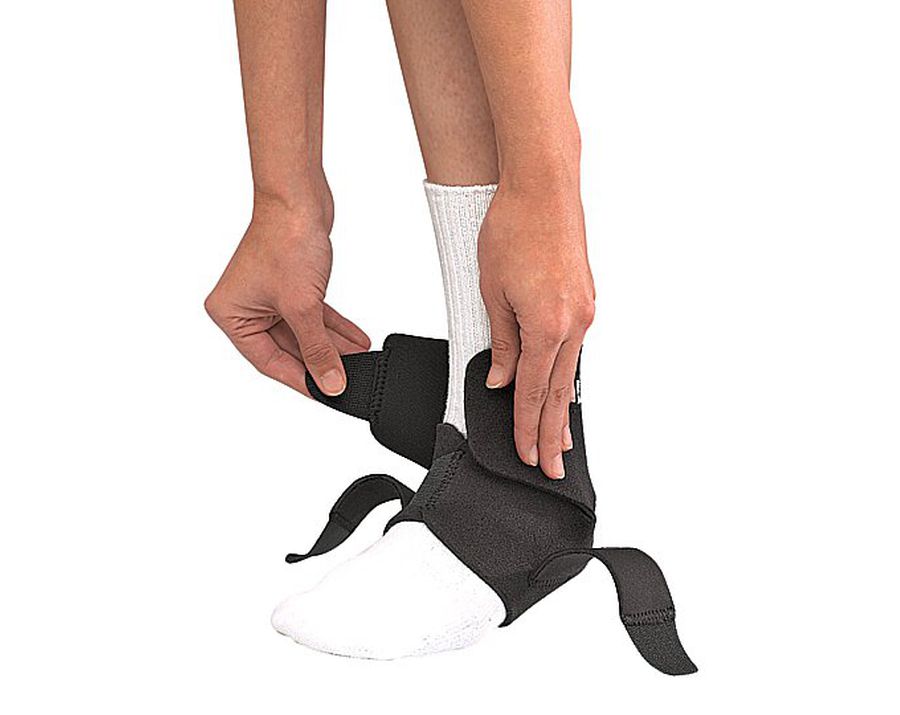 MUELLER Adjustable Ankle Support